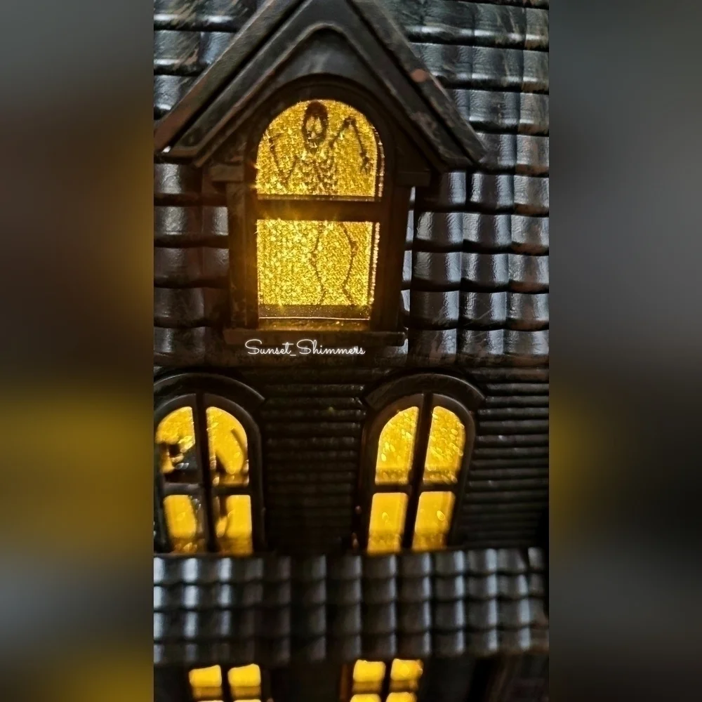 Halloween Haunted House Mansion Color Changing LED Lights & Sound Ghosts Cat New